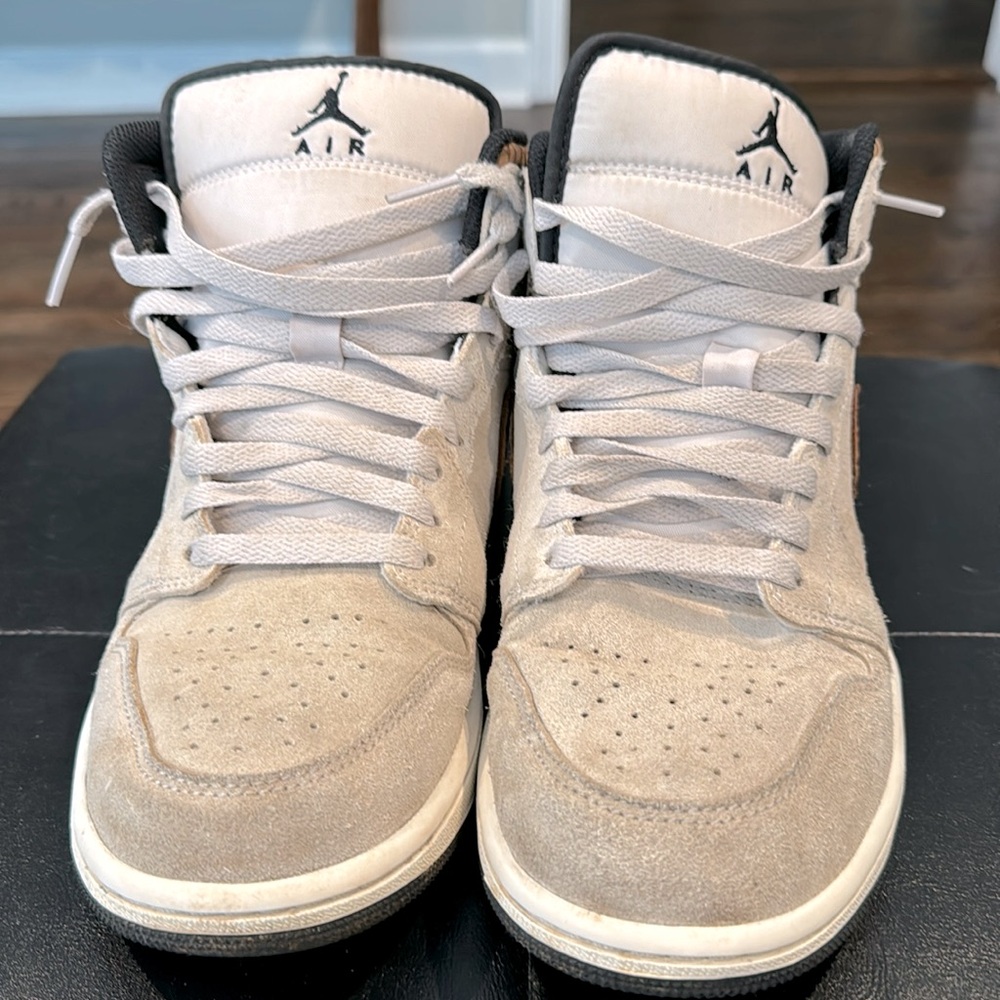 MENS AIR JORDANS SIZE 8.5